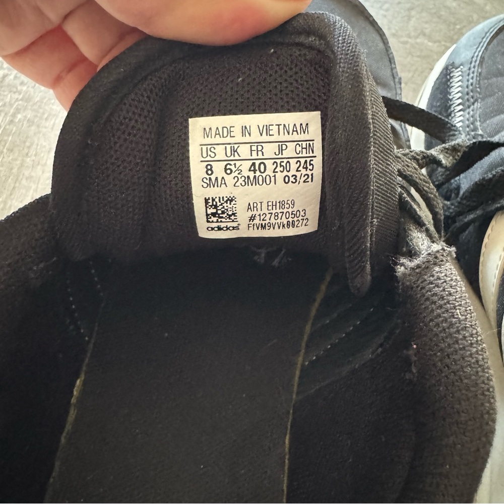 Adidas Retrorun Sneakers in Black and White - Picture 9 of 10